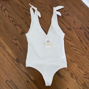 NWT Show me your mumu white bodysuit size Medium